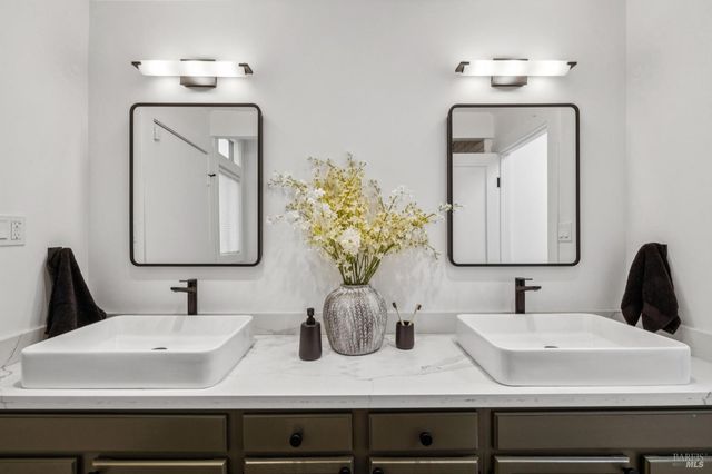 711 Del Ganado Rd, San Rafael, CA 94903