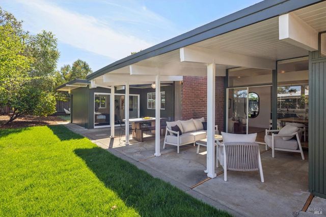 711 Del Ganado Rd, San Rafael, CA 94903