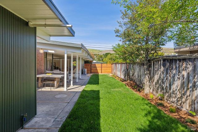 711 Del Ganado Rd, San Rafael, CA 94903