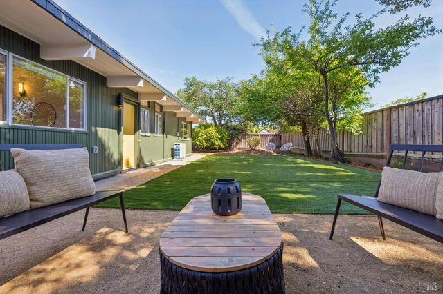 711 Del Ganado Rd, San Rafael, CA 94903