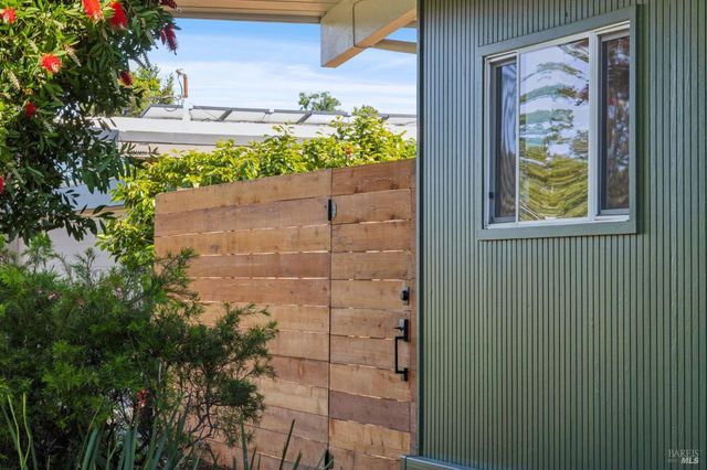 711 Del Ganado Rd, San Rafael, CA 94903