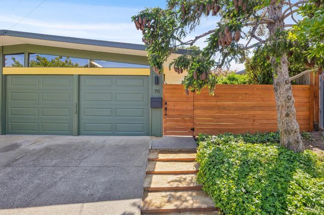 711 Del Ganado Rd, San Rafael, CA 94903