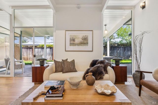 711 Del Ganado Rd, San Rafael, CA 94903