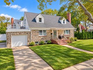 471 Beech Street, New Hyde Park, NY 11040