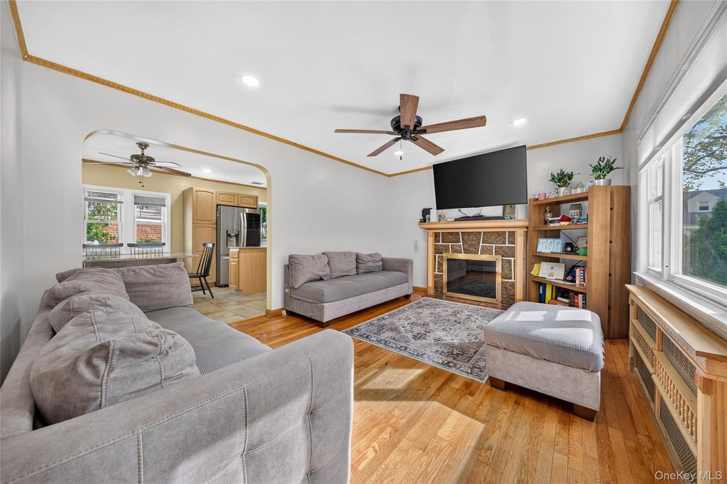 471 Beech Street, New Hyde Park, NY 11040 — photo 3