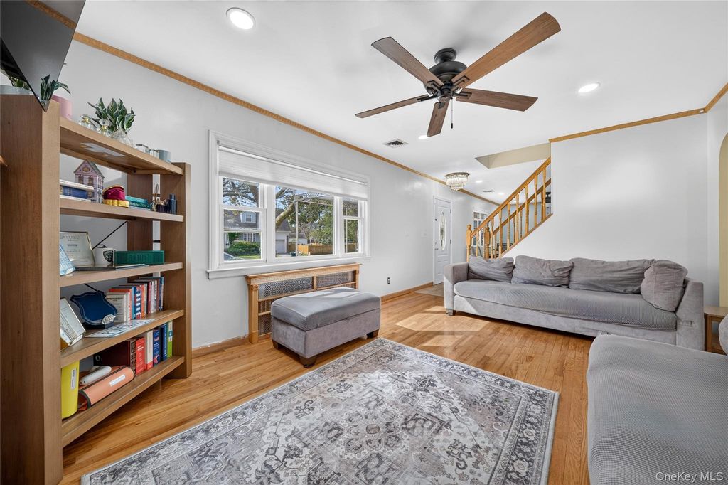 471 Beech Street, New Hyde Park, NY 11040 — photo 4