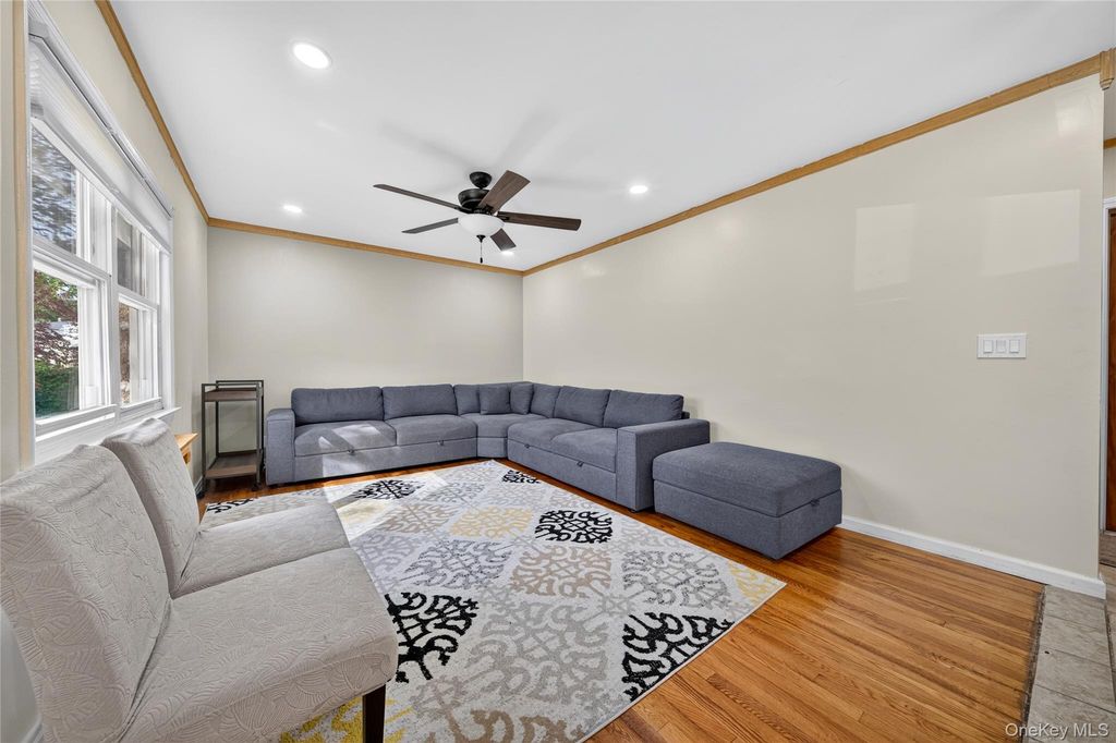 471 Beech Street, New Hyde Park, NY 11040 — photo 5