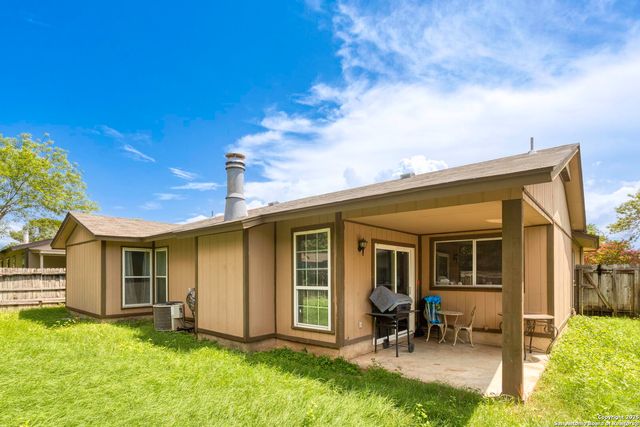 7415 Pipers Ln, San Antonio, TX 78251