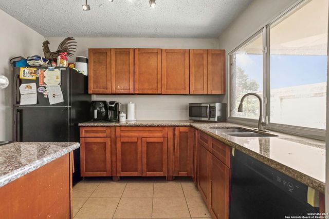 7415 Pipers Ln, San Antonio, TX 78251