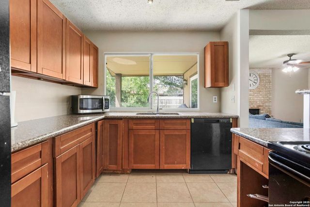 7415 Pipers Ln, San Antonio, TX 78251