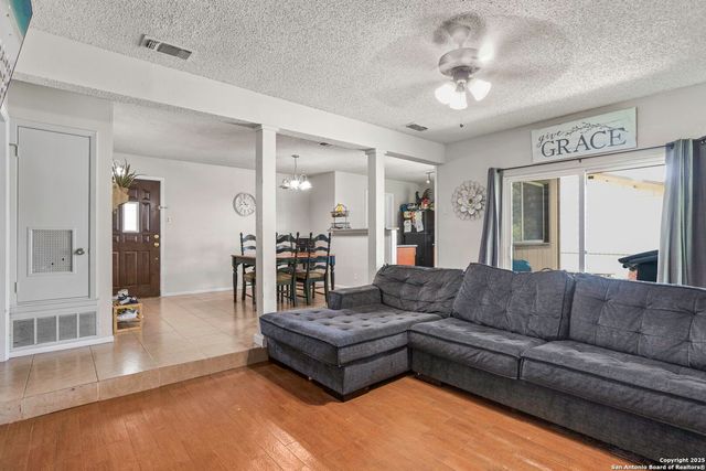 7415 Pipers Ln, San Antonio, TX 78251