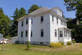 8 High St, Ayer, MA 01432