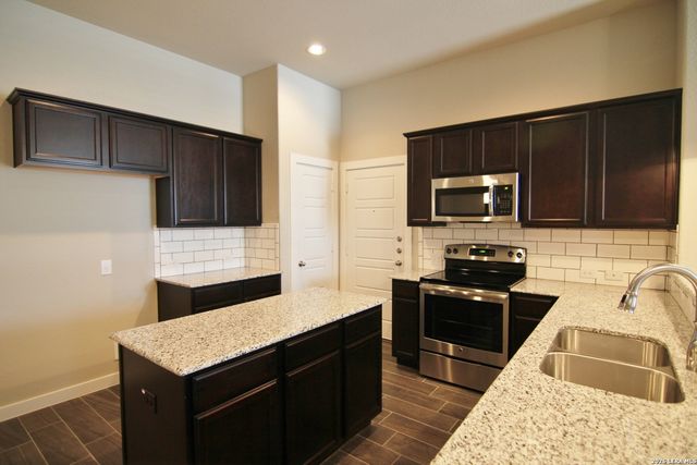 502 CREEKSIDE FRST, New Braunfels, TX 78130