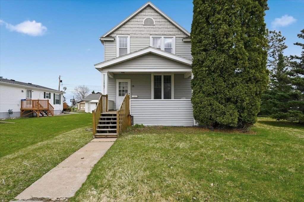 1907 E 4th Street, Superior, WI 54880
