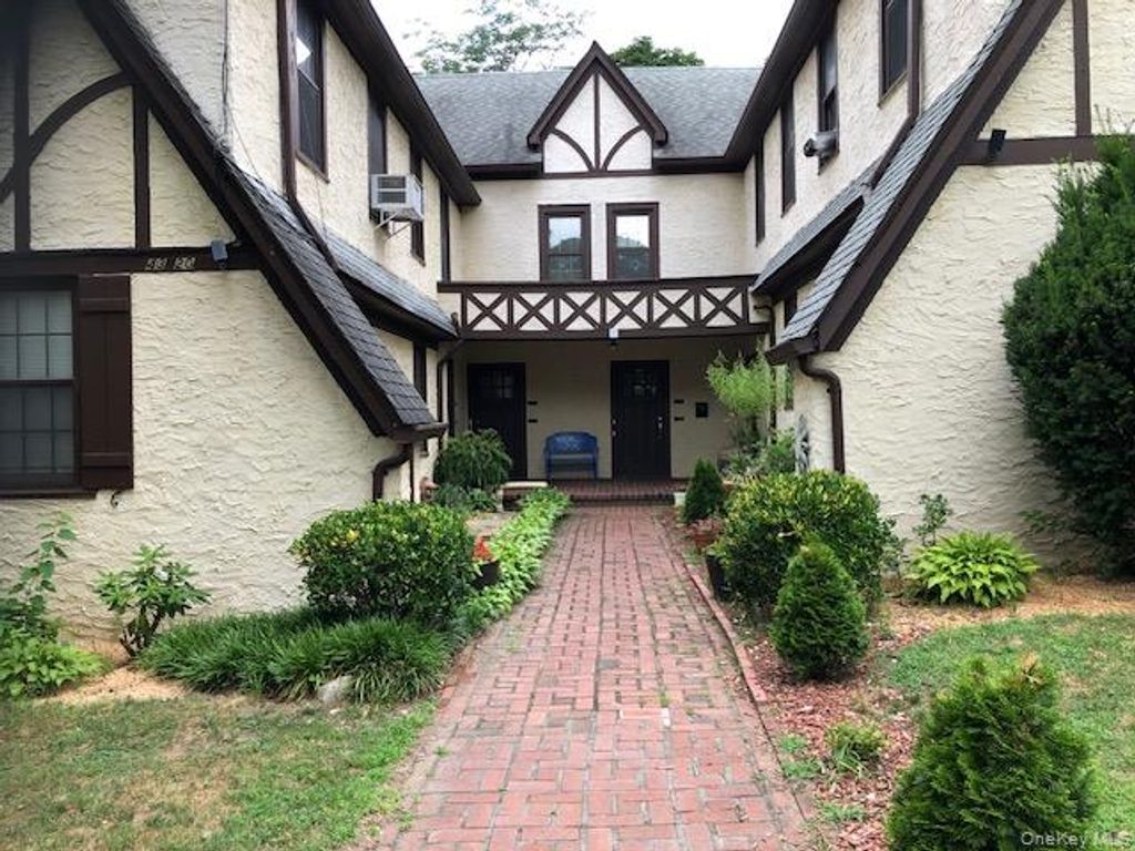 43-20 Hamilton Place, Douglaston, NY 11363