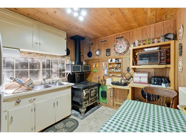 2476 Riverside Dr, Lyons, CO 80540