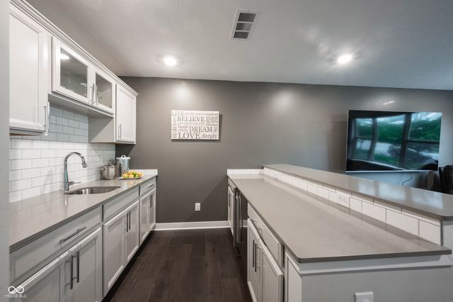 13338 Saxony Boulevard W, Fishers, IN 46037