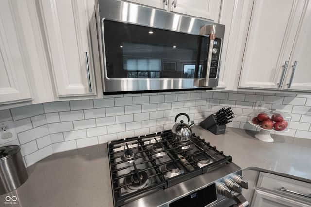 13338 Saxony Boulevard W, Fishers, IN 46037