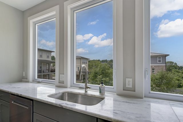 119 Demoss Rd, Nashville, TN 37209