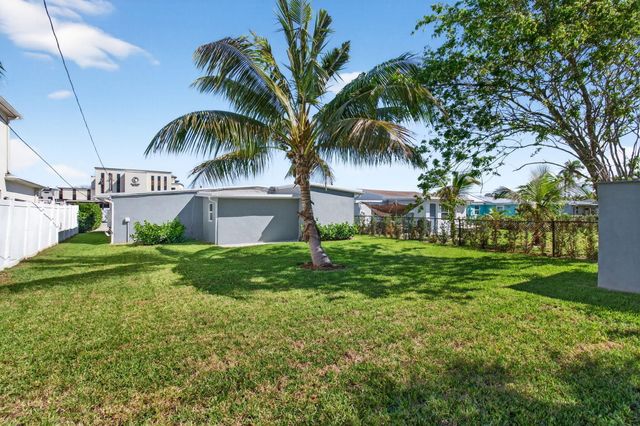 116 SE 2nd Avenue, Boynton Beach, FL 33435