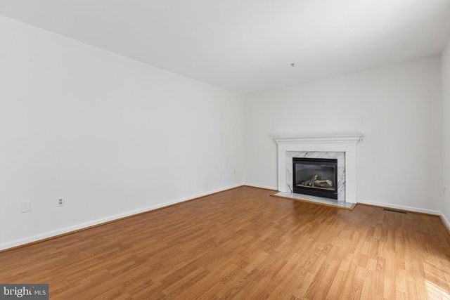 8406 OLD BRANCH AVE, Clinton, MD 20735