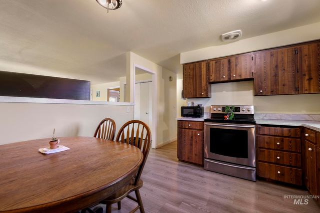 818 19th Ave E, Jerome, ID 83338