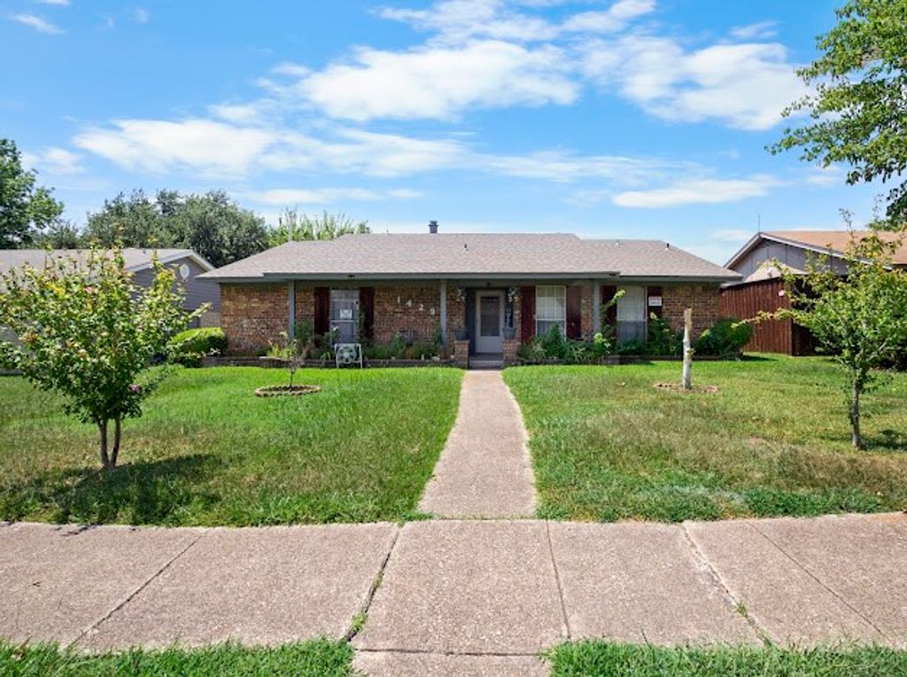 1429 Long Shadow Lane, Mesquite, TX 75149