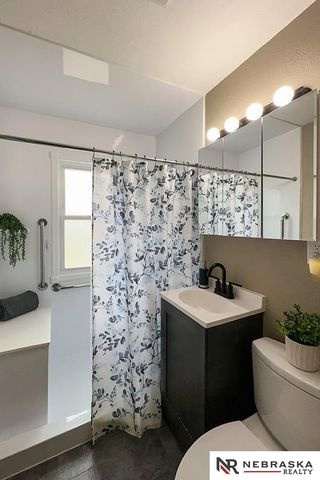 5420 Pine Street, Omaha, NE 68106