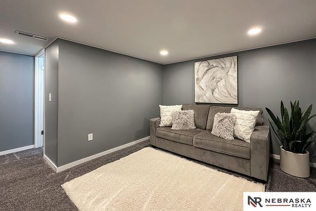 5420 Pine Street, Omaha, NE 68106