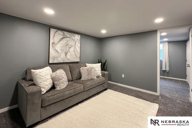 5420 Pine Street, Omaha, NE 68106