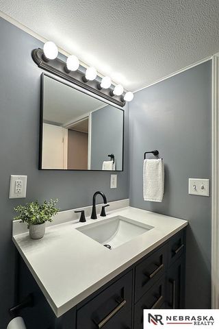 5420 Pine Street, Omaha, NE 68106