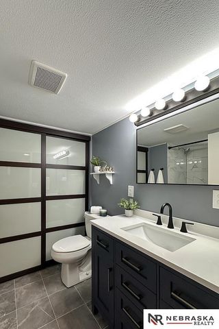 5420 Pine Street, Omaha, NE 68106