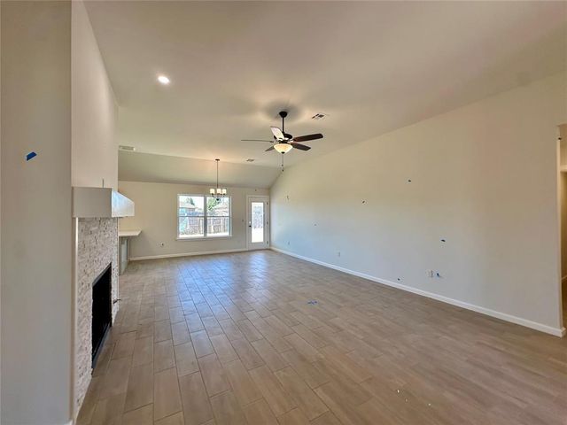 1013 Redwood Creek Drive, Yukon, OK 73099