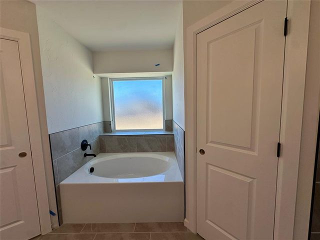 1013 Redwood Creek Drive, Yukon, OK 73099