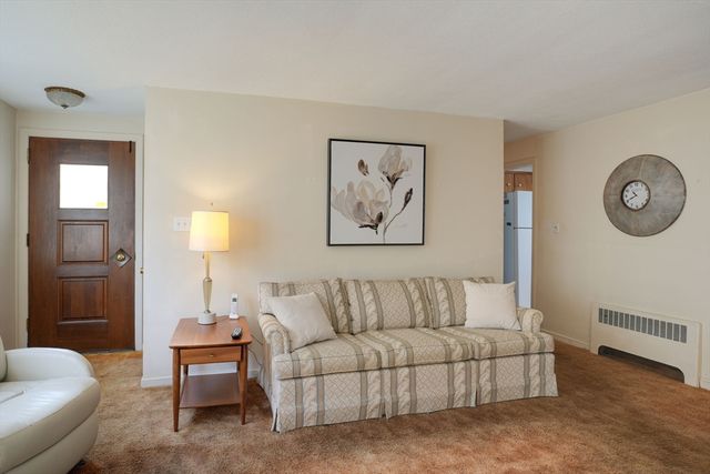 17 Evelyn St, Burlington, MA 01803