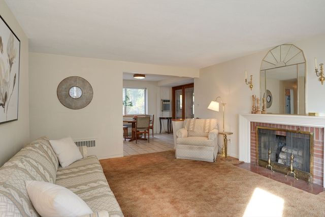 17 Evelyn St, Burlington, MA 01803