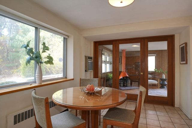 17 Evelyn St, Burlington, MA 01803