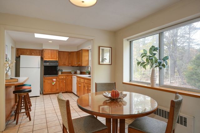 17 Evelyn St, Burlington, MA 01803