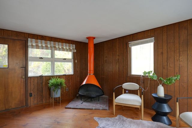 17 Evelyn St, Burlington, MA 01803