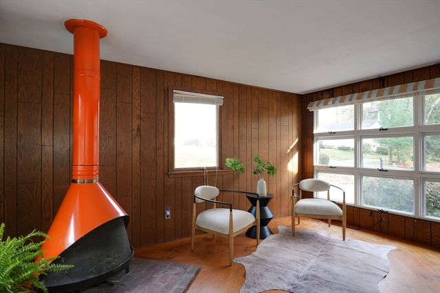 17 Evelyn St, Burlington, MA 01803