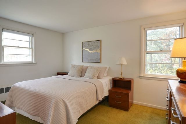 17 Evelyn St, Burlington, MA 01803