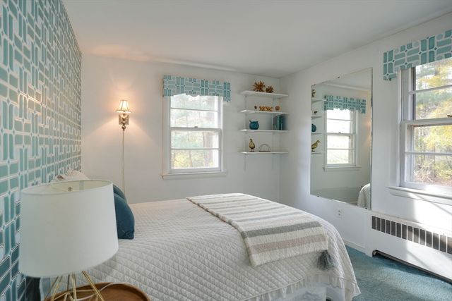 17 Evelyn St, Burlington, MA 01803