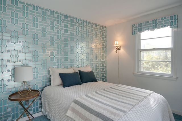 17 Evelyn St, Burlington, MA 01803