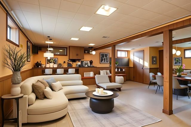 17 Evelyn St, Burlington, MA 01803