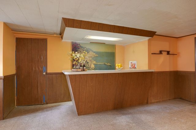 17 Evelyn St, Burlington, MA 01803