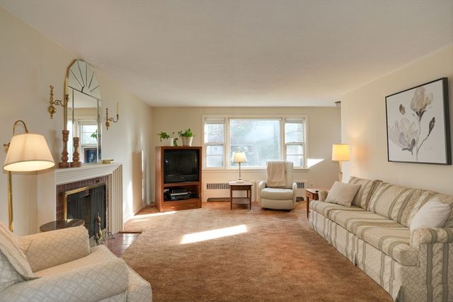 17 Evelyn St, Burlington, MA 01803