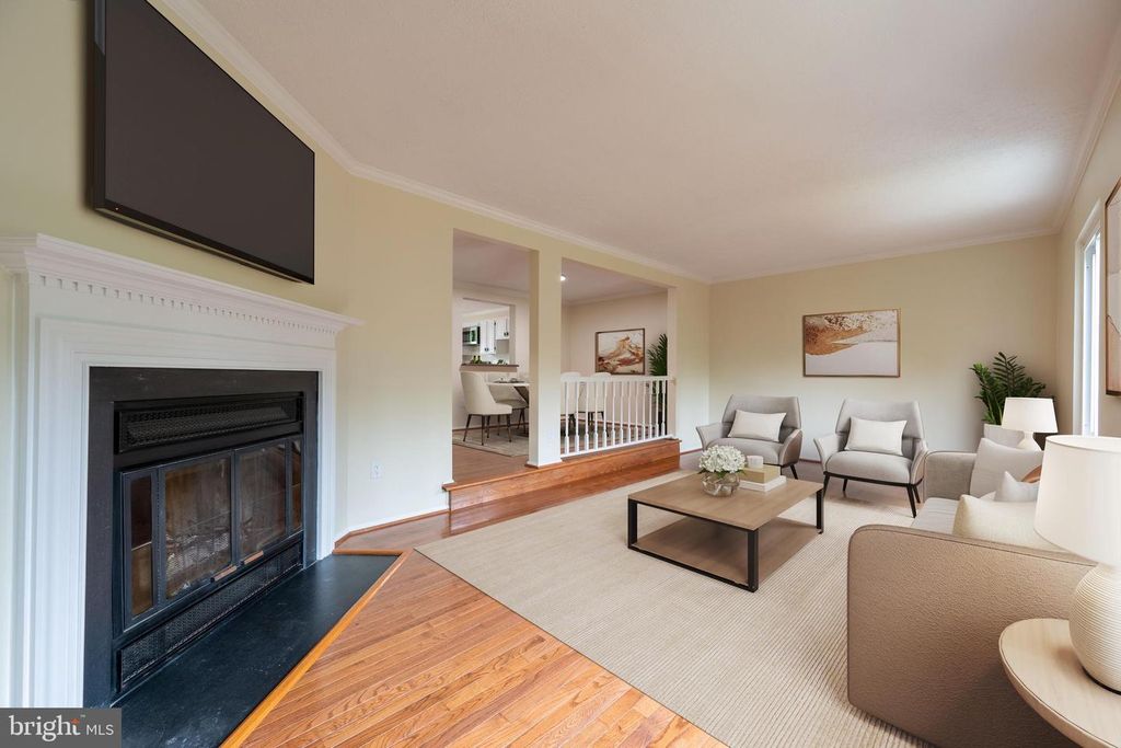 Image 11 of property listing at 7506 WEATHERBY DR, Rockville, MD 20855