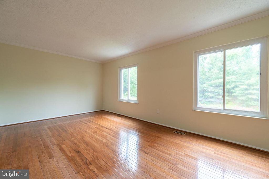 Image 13 of property listing at 7506 WEATHERBY DR, Rockville, MD 20855