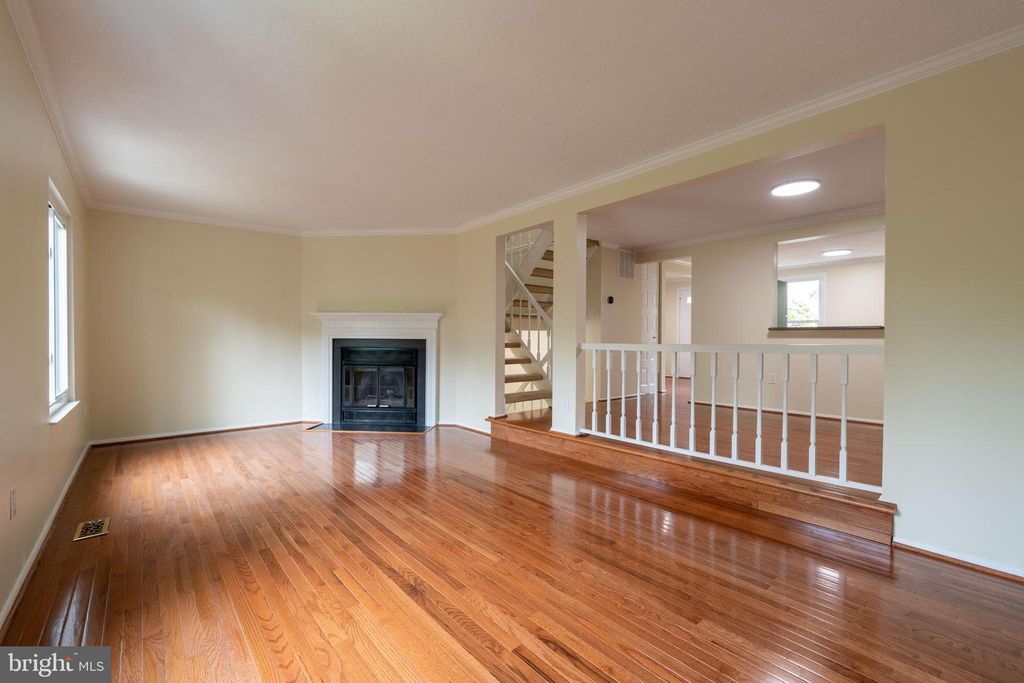 Image 14 of property listing at 7506 WEATHERBY DR, Rockville, MD 20855