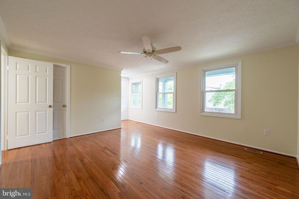Image 16 of property listing at 7506 WEATHERBY DR, Rockville, MD 20855